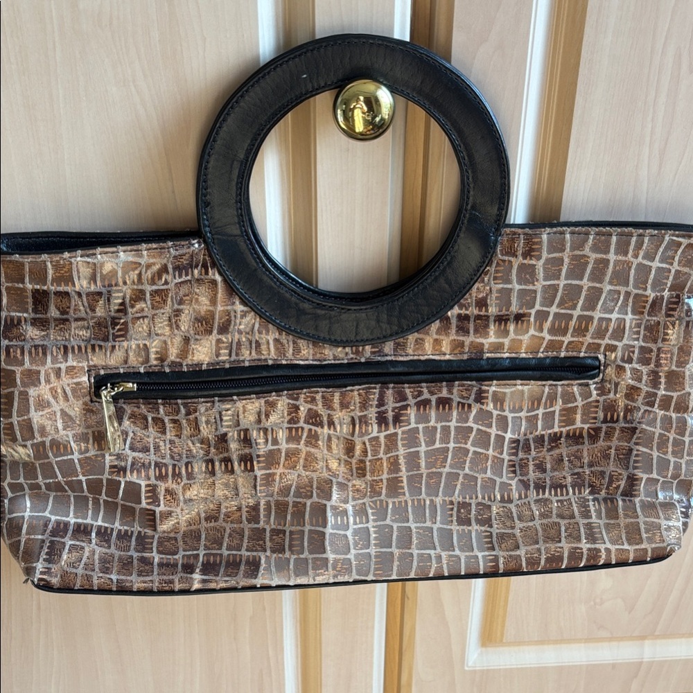 Faux Crocodile Pattern Clutch - Picture 4 of 16